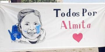 Almita tiene tres años y tras contagiarse de Covid perdió la vista. Necesita 8 millones de pesos para un tratamiento para recuperar la vista.