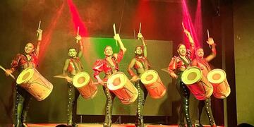 Malambo, tango, baile, destrezas gauchas y humor se combinan en el espectáculo revelación de los premios Carlos 2023. (Instagram).