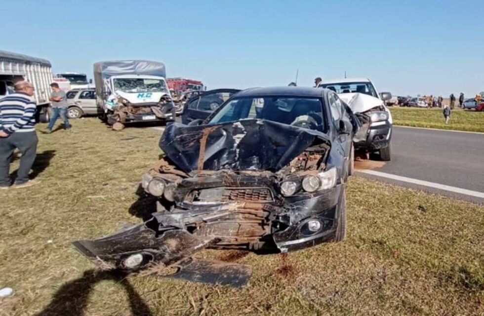 Tormenta y choque múltiple en la autopista Rosario-Córdoba: internan a una nena herida