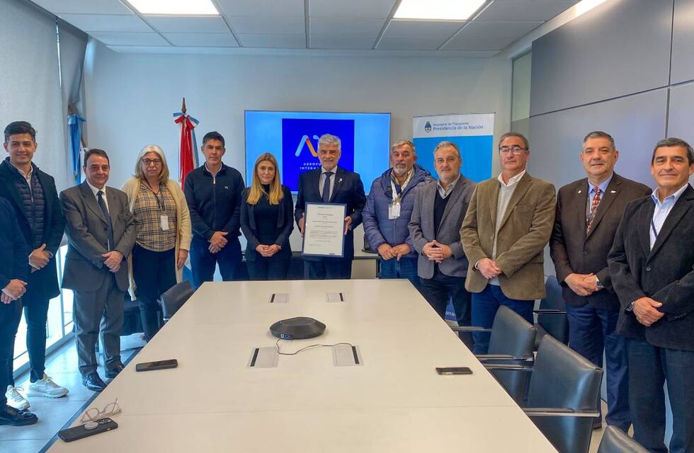 El Aeropuerto de Rosario recibió la certificación internacional de la ANAC