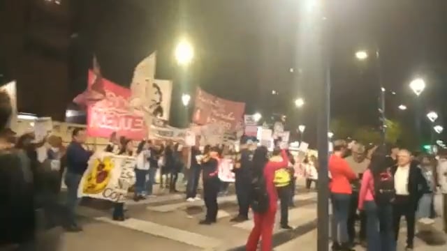 Educadores autoconvocados se manifestaron por "salarios dignos".