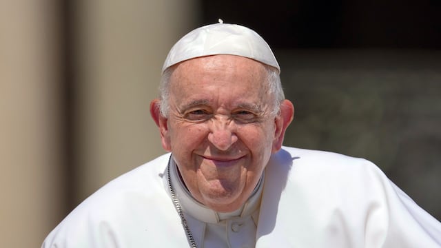 El Papa Francisco después de su audiencia general semanal en la Plaza de San Pedro en el Vaticano el miércoles 15 de junio de 2022. (AP)