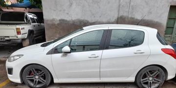 El Peugeot 308 secuestrado por la policía.