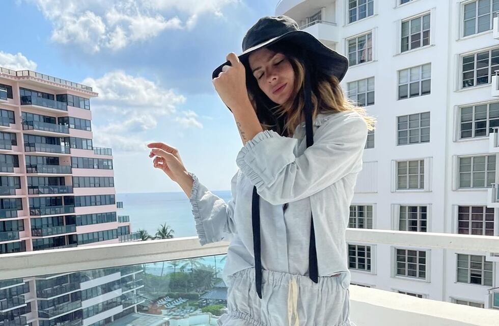 La China Suárez bailó en bikini sobre un yate y en medio de los rumores de embarazo