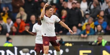 Golazo de Julián Alvarez de tiro libre. / Gentileza.