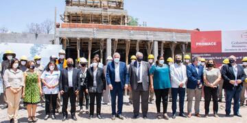 Morales y Calsina firmaron el acta de inicio de obra para la construcción del edificio para la Escuela Secundaria Rural Virtual nº 5 Mediada por TIC, en Finca El Milagro, departamento El Carmen.