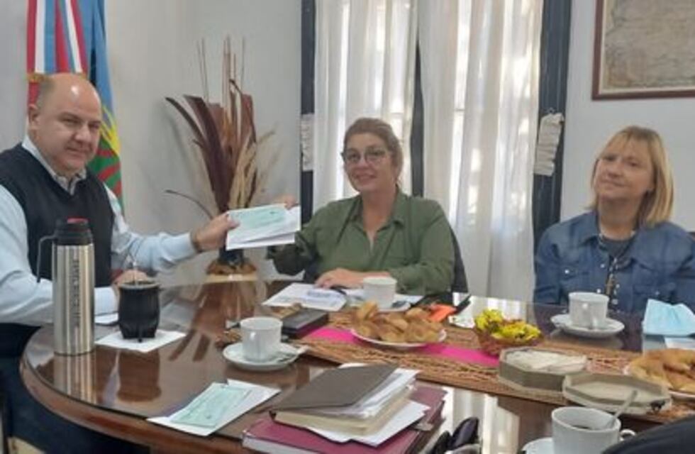 La comuna entregó fondos a las escuelas públicas de Pujato