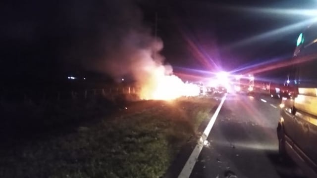 Arroyo Algodón. Los bomberos lograron controlar el foco ígneo. (Foto / Villa María Vivo!)