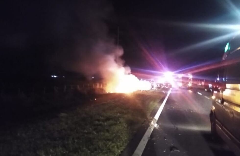 Un accidente de tránsito en Córdoba terminó con dos personas quemadas