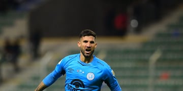 Lisandro López se consolidó como un pilar defensivo en Belgrano, que sentirá su pérdida por lesión. (José Gabriel Hernández / La Voz)