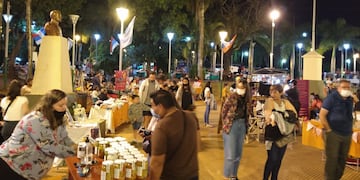 La feria se realiza esta sábado y domingo de 16 a 20 horas.