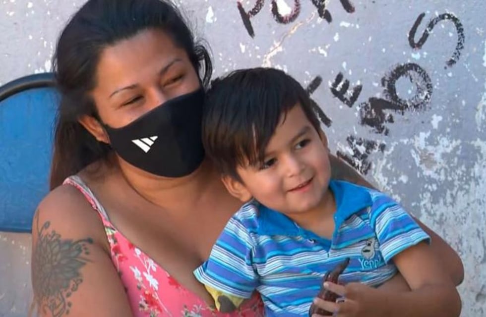 Volvió a casa el chico que perdió un brazo con el secarropas