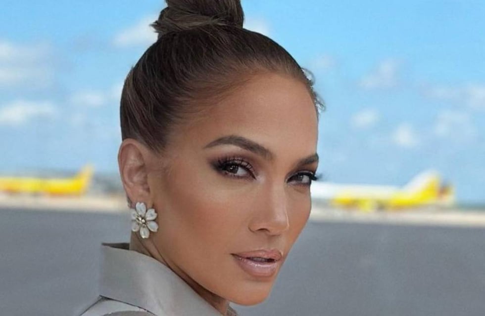 Jennifer Lopez posó en lencería de encaje y kimono: “Preparándome para celebrar”