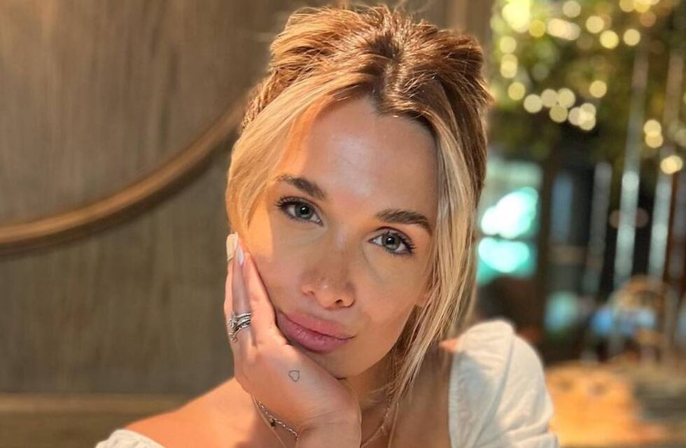 Camila Homs encendió Instagram al posar con una imponente malla enteriza y le llovieron corazones rojos