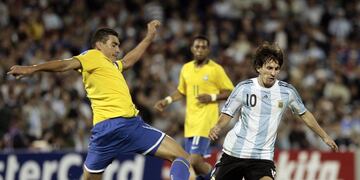 Lionel Messi estuvo presente en el Gigante de Arroyito en 2009, cuando el equipo cayó ante Brasil.