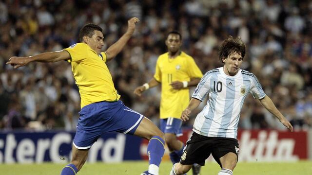 Lionel Messi estuvo presente en el Gigante de Arroyito en 2009, cuando el equipo cayó ante Brasil.
