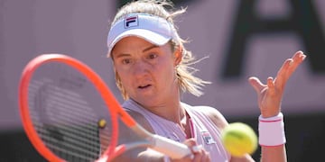 "Nachu" la pasó mal después de llevarse el primer set en el tie break, pero logró recuperarse. (AP)