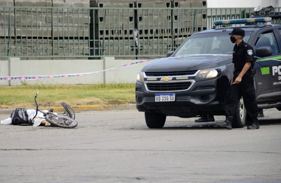 Murió un ciclista atropellado por un camión en la Circunvalación