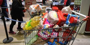 Llenar el changuito, todo un tema para los hogares cordobeses.