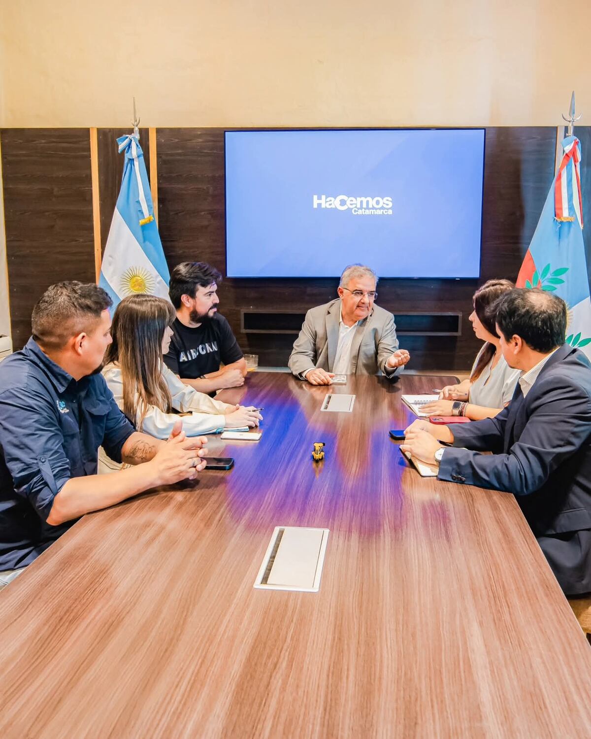 Analizaron referentes de una empresa con el gobernador Raúl Jalil