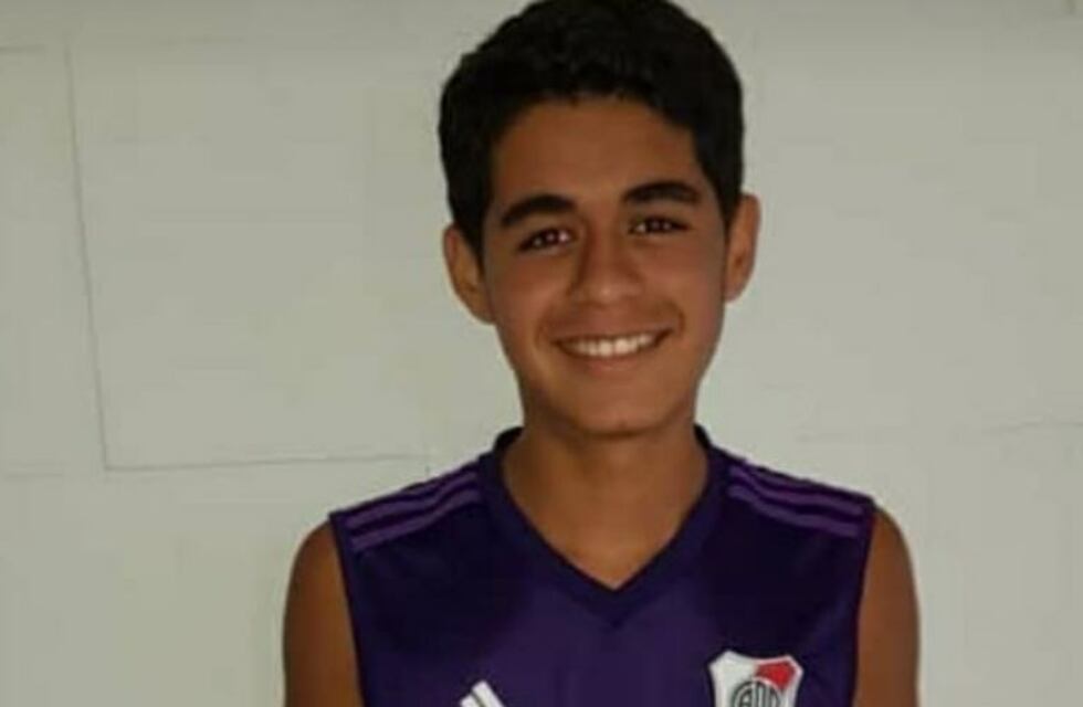 Hizo 1.100 kilómetros en colectivo para probar en River y deslumbró a todos