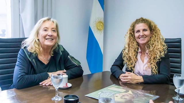 Ministra de Gobierno, Justicia y Derechos Humanos, Adriana Chapperón y la secretaria de Seguridad y Política Criminal del Ministerio de Seguridad de la Nación, Mercedes La Gioiosa