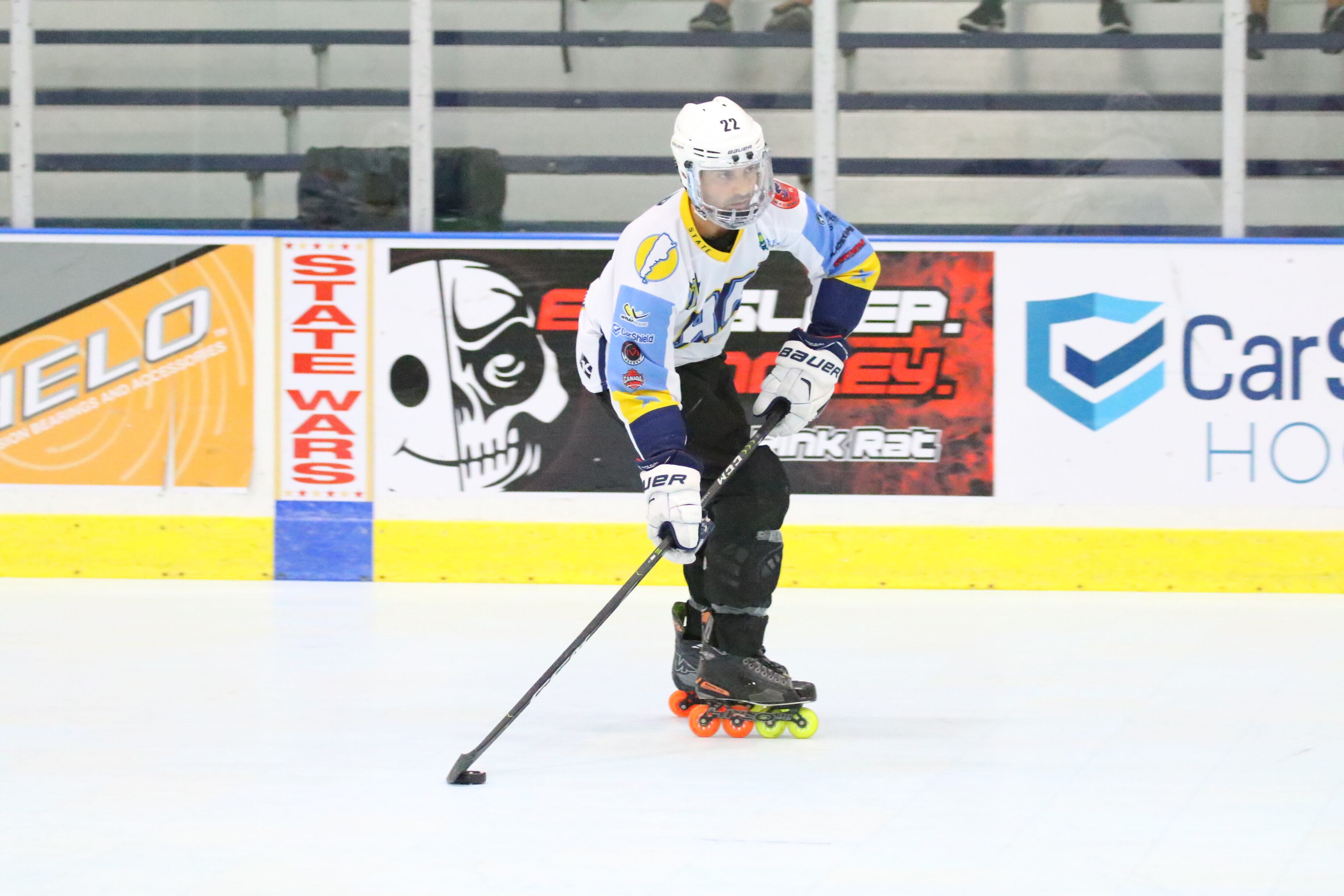 Uno de sus grandes hitos fue la creación de la Asociación Argentina de Hockey sobre Hielo y en Línea (AAHHL), que logró afiliarse a la Federación Internacional y abrió la puerta a que más jugadores locales pudieran competir en el exterior.