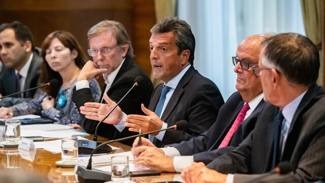 En la reunión se encontraban los representantes de la Mesa de Enlace Agropecuaria, el titular de la AFIP, Carlos Castagnetto, y del Banco Nación, Silvina Batakis. Foto: La Voz.