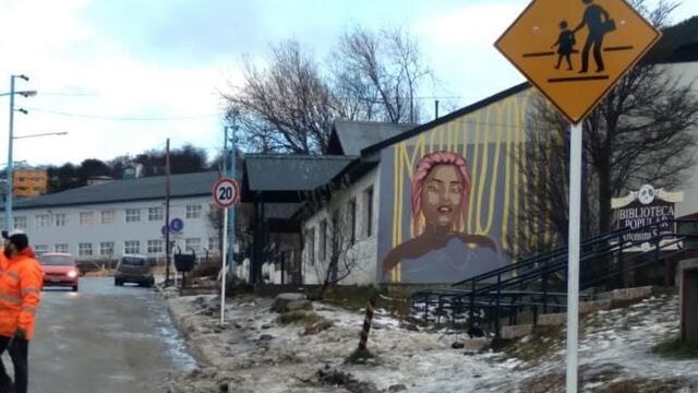 Avanza la señalización de la calle Chubut para seguridad de la escuela Las Lengas