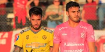 El 9 con camiseta rosa por el mes del cáncer de mama, perdió ante Crucero del Norte