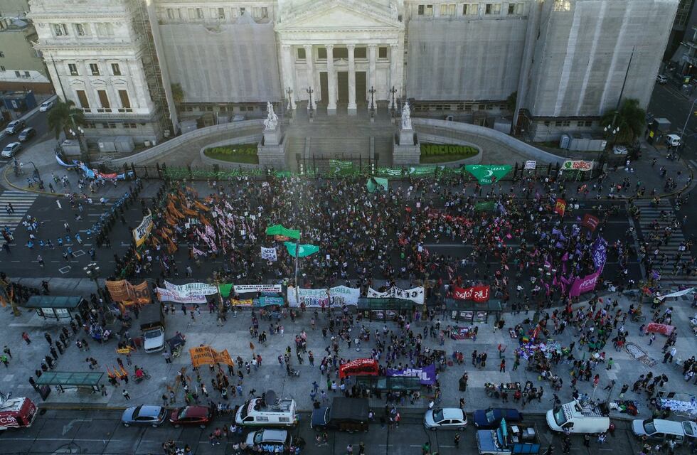 Se realizaron marchas a favor y en contra del aborto frente al Congreso