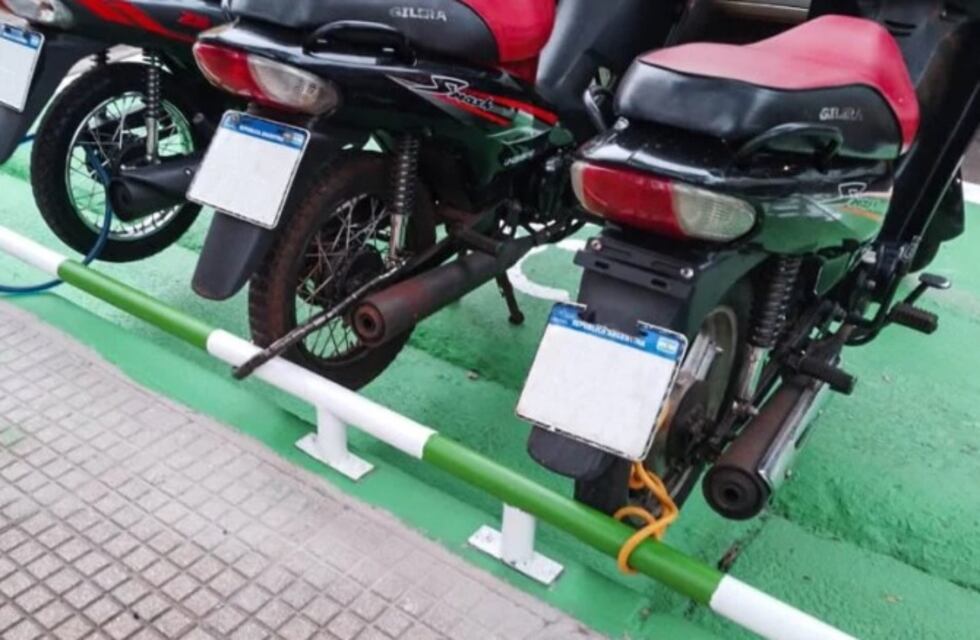 Posadas: instalan palenques para estacionamiento de motos