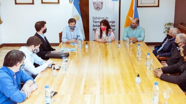 Gustavo Melella firmó el contrato para la interconexión de gasoducto fueguino y San Martín.