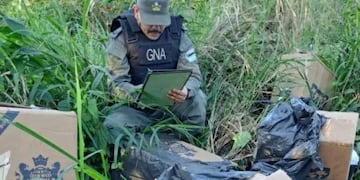 Incautan cigarrillos abandonados entre la maleza en Wanda.