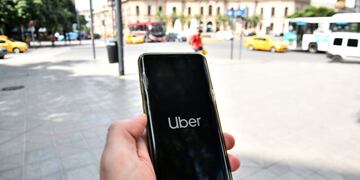 Uber avanza y los taxistas se enojan.