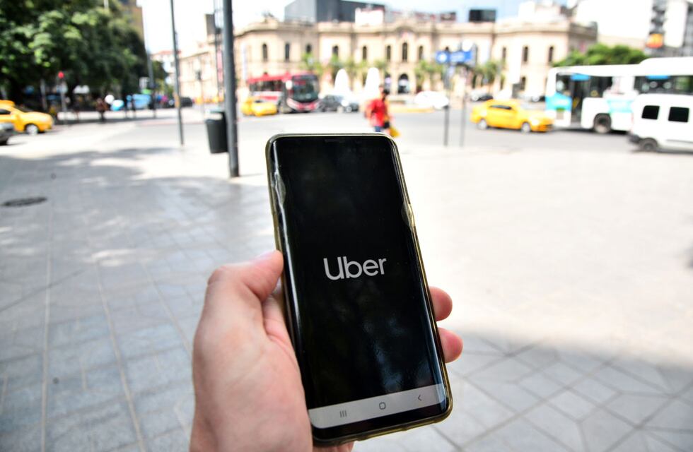 Taxistas de Córdoba quieren que Uber sea prohibido, por escrito