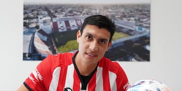 El defensor paraguayo de 30 años llega a préstamo por un año desde Central Córdoba de Santiago del Estero