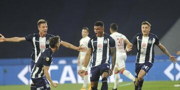 Talleres golpeó en el momento justo, cuando Estudiantes había tenido las mejores situaciones, y manda en el Kempes. (Javier Ferreyra / La Voz)