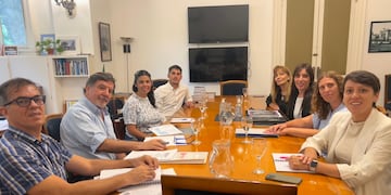 Lucía Gómez se reunió con Alberto Sileoni y firmó acuerdos para mejoras en escuelas del distrito