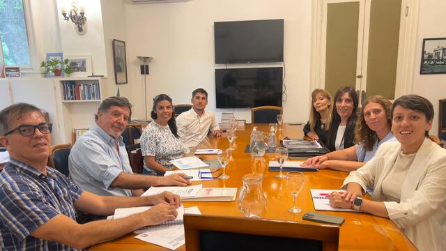 Lucía Gómez se reunió con Alberto Sileoni y firmó acuerdos para mejoras en escuelas del distrito