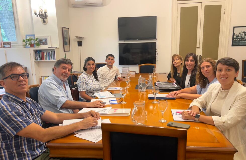 Lucía Gómez se reunió con Alberto Sileoni y firmó acuerdos para mejoras en escuelas del distrito
