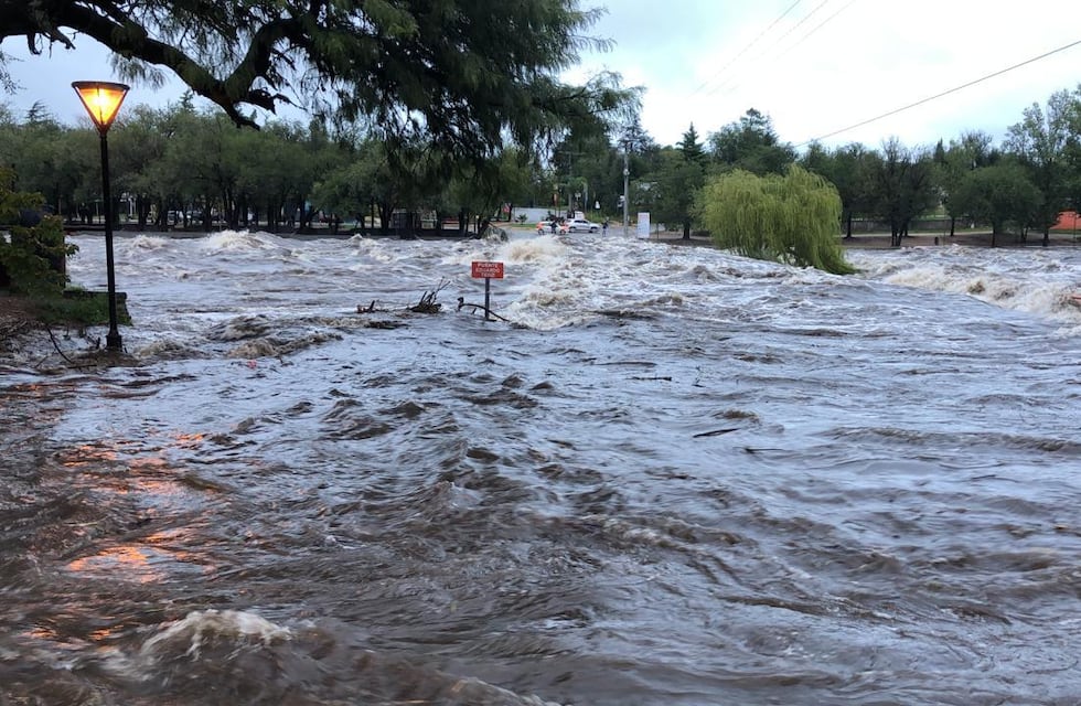 Lluvias en Córdoba: crecientes en las sierras y evacuados en la Docta