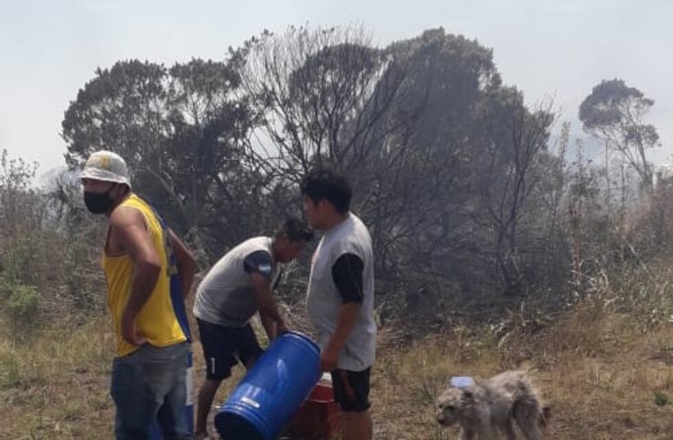 Un incendio de pastizales obligó a evacuar un vacunatorio