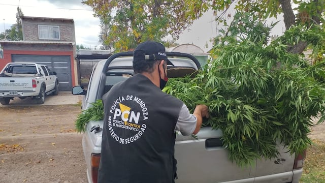 Los operativos se realizaron durante el lunes y hay tres detenidos.