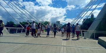 Puente peatonal "Centenario" de Villa Carlos Paz, este último "finde XXL".