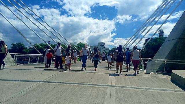 Puente peatonal "Centenario" de Villa Carlos Paz, este último "finde XXL".