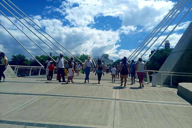 Puente peatonal "Centenario" de Villa Carlos Paz, este último "finde XXL".
