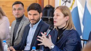 La funcionaria y Maximiliano Pullaro encabezaron una reunión de gabinete en San José del Rincón.