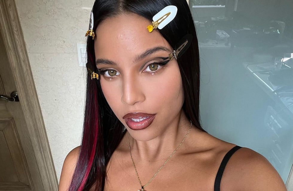 Emilia Mernes posó con sus brillitos y cautivó a sus fans: “Los diamantes con los ojos me combinan”