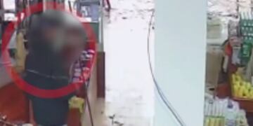 Puerto Iguazú: entró a robar a un comercio y quedó filmado por las cámaras de seguridad.